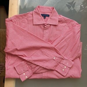 Barely worn Tommy Hilfiger - Long sleeve men’s shirt in plaid red and white